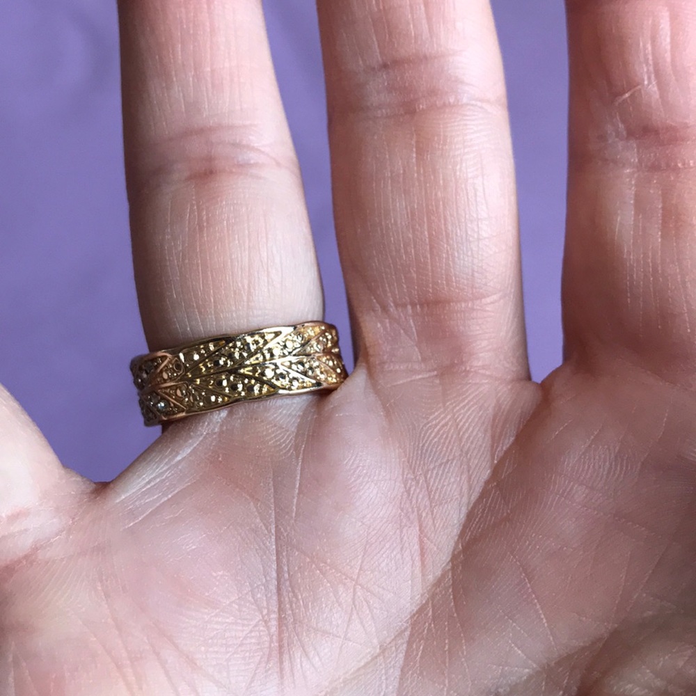 Gold Ring - Picture 3 of 3